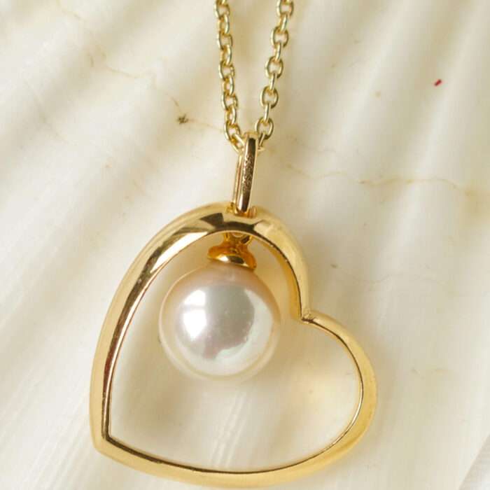 White Pearl Heart Collier FG – hjertevedhæng med hvid ferskvandsperle fra Spinning Jewelry