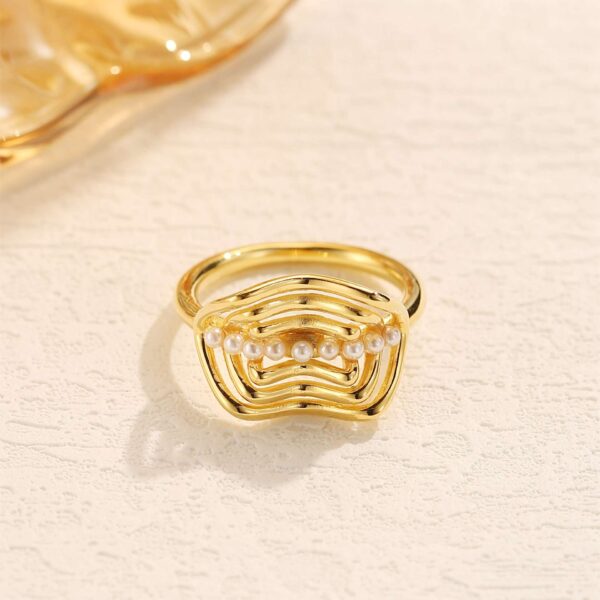 René ring FG – forgyldt ring med ferskvandsperler fra Spinning Jewelry