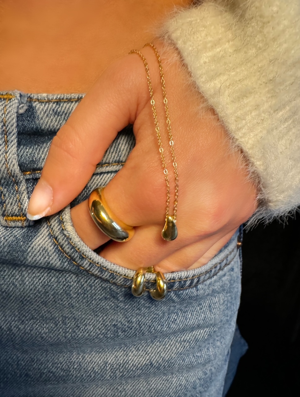 Silver Dew ring 3 Silver Dew serien - modelfoto af WS26 kollektionen fra Spinning Jewelry